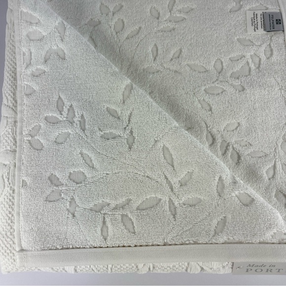 2 Pc Felpinter Bath Towel Set White Textured Floral Design Made in Portugal NEW - Picture 8 of 9